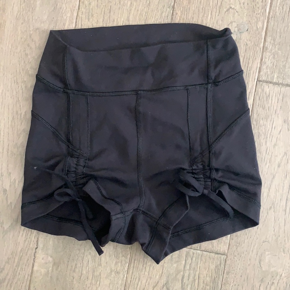 lululemon black spandex shorts